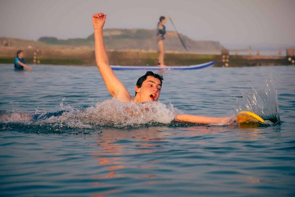 Comment planifier des sessions d'activités aquatiques douces pour seniors ?